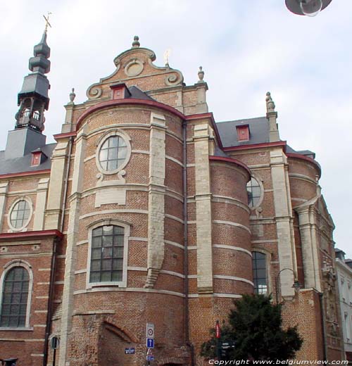 Rijke Klarenkerk BRUSSEL-STAD in BRUSSEL / BELGI Voorgevel uit zuiden