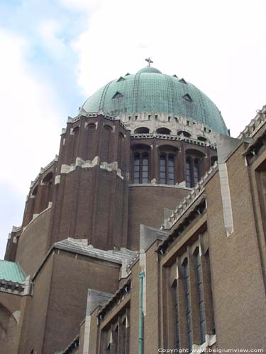 Basiliek van het Heilig Hart, Basiliek van Koekelberg KOEKELBERG / BELGI Zijgevel zuidoosten