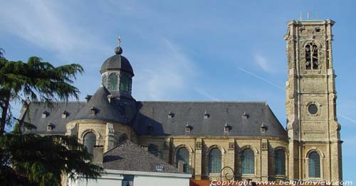 Abdij der Norbertijnen GRIMBERGEN foto Zijaanzicht van de kerk van deze abdij der Norbertijnen, die aan de bron ligt van het beroemde abdijbier uit Grimbergen