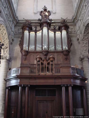 Abdij der Norbertijnen GRIMBERGEN / BELGIË Orgel boven inkom
