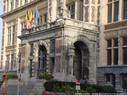 Gemeentehuis van Schaarbeek SCHAARBEEK foto Detail inkom