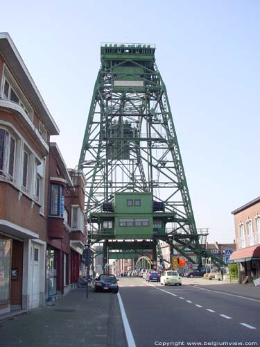 Vredesbrug, Brug over Vaart WILLEBROEK foto Overzicht vooraan