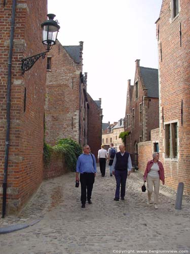 Groot Begijnhof LEUVEN foto Straatje