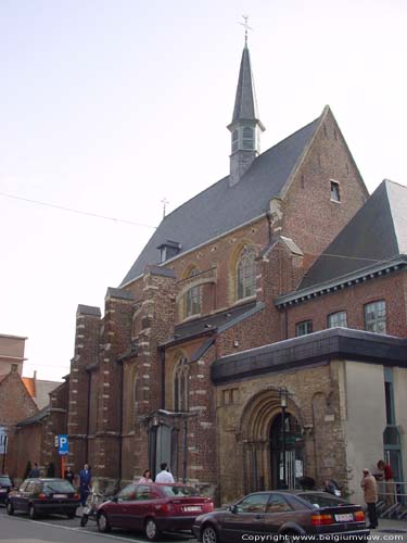 Kapel van de Romaanse poort LEUVEN / BELGI Zijgevel