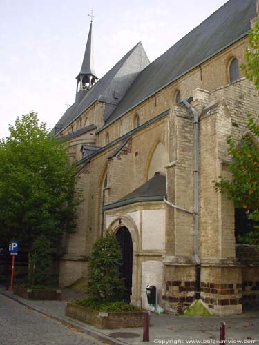 Onze-Lieve-Vrouw ten Predikheren LEUVEN foto Zijaanzicht