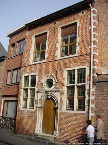 Den Vlieghe Stal LEUVEN foto Voorgevel