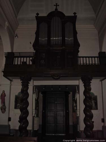 Kerk MONT-SAINT-GUIBERT / BELGI Orgel boven inkom