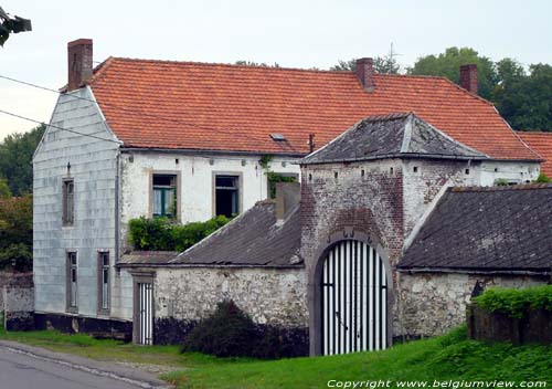 Grote boerderij COURT-SAINT-ETIENNE foto Inkom