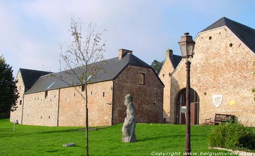 Hoeve van Douaire OTTIGNIES in OTTIGNIES-LOUVAIN-LA-NEUVE / BELGI Achterzijde