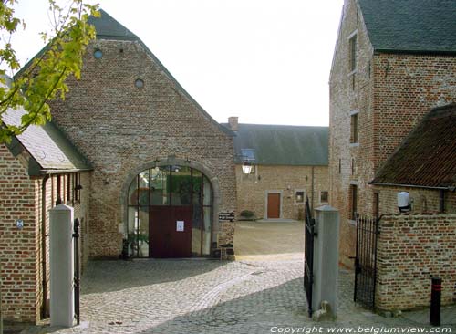 Hoeve van Douaire OTTIGNIES in OTTIGNIES-LOUVAIN-LA-NEUVE / BELGI Inkom