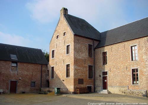 Hoeve van Douaire OTTIGNIES in OTTIGNIES-LOUVAIN-LA-NEUVE / BELGI Binnenkoer