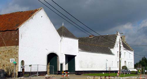 Hoeve (te Corbais) MONT-SAINT-GUIBERT / BELGI Voorgevel met poort