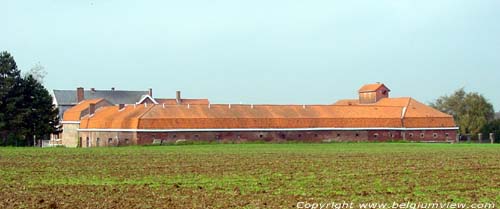 Oranje boerderij HANNUT in HANNUIT / BELGI van rue de la Massa