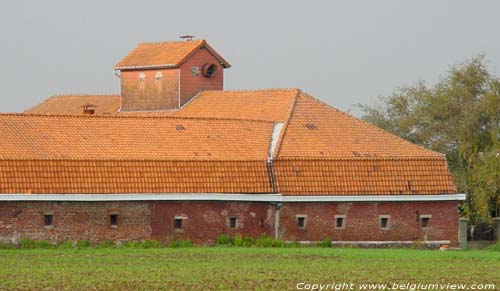 Oranje boerderij HANNUT / BELGIUM 