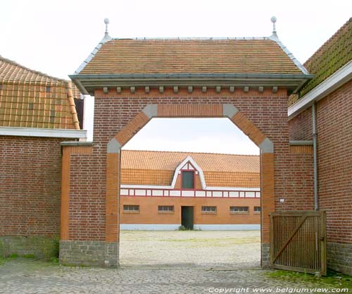 Oranje boerderij HANNUT / BELGIQUE 