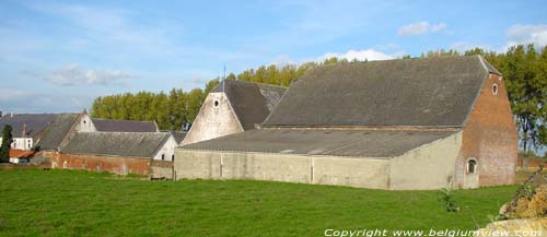 Grande ferme PERWEZ in PERWIJS / BELGI Achterzijde