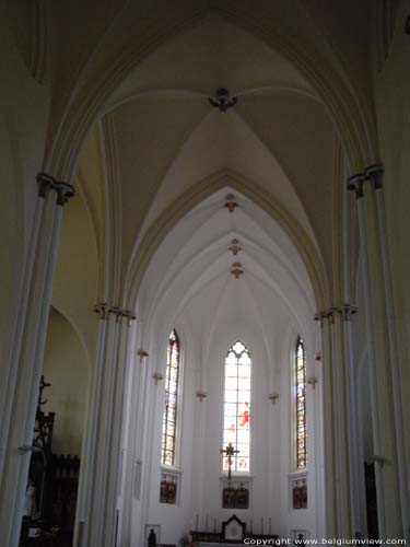 Kerk (te Beauchevin) GREZ-DOICEAU / GRAVEN foto Middenschip