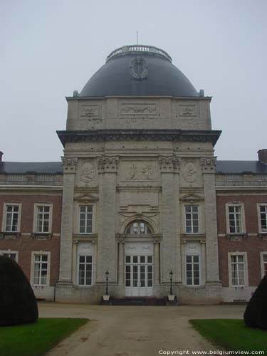 Kasteel van Heylissem HELECINE / BELGI Middenrisaliet