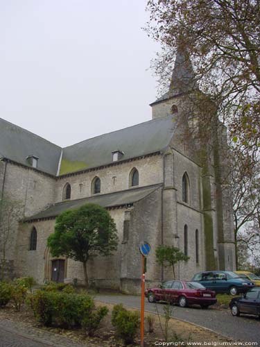 Saint-Mdard JODOIGNE in GELDENAKEN / BELGI Overzicht voorzijde en inkom