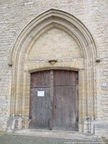 Saint-Mdard JODOIGNE / GELDENAKEN foto Detail inkom in zijgevel