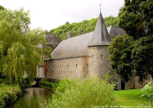 Kasteel van Spontin YVOIR / BELGI 