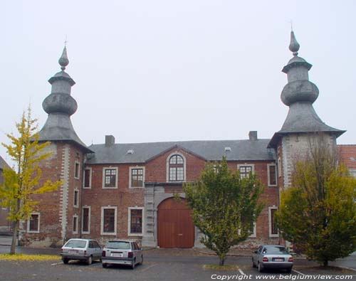 Maison du Bailli, porte du Château ORP-JAUCHE foto Overzicht van op plein