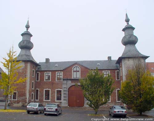 Maison du Bailli, porte du Chteau ORP-JAUCHE foto Overzicht van op plein