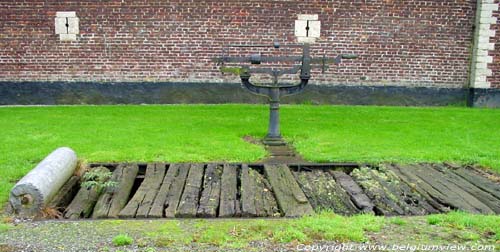 Herehoeve Orp-le-Petit ORP-JAUCHE foto Weegbrug van Usines de la Mulatière te Lyon