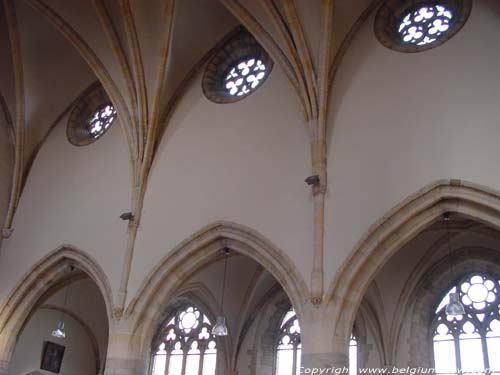 Sint-Genovevakerk (Zepperen) SINT-TRUIDEN foto Interieur van het schip.