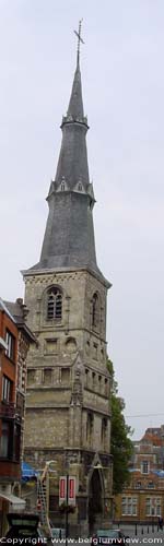 Sint-Maartenskerk SINT-TRUIDEN foto De toren is een mix van gotische en renaissance elementen