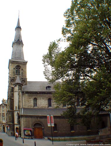 Sint-Maartenskerk SINT-TRUIDEN foto Neorommas schip gebouwd tegen de gotisch-renaissance toren