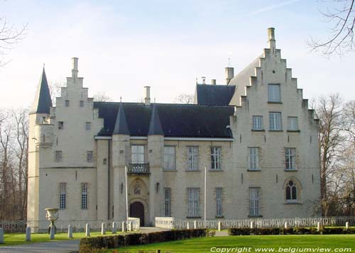 Kasteel Cortewalle BEVEREN foto Overzicht voorgevel