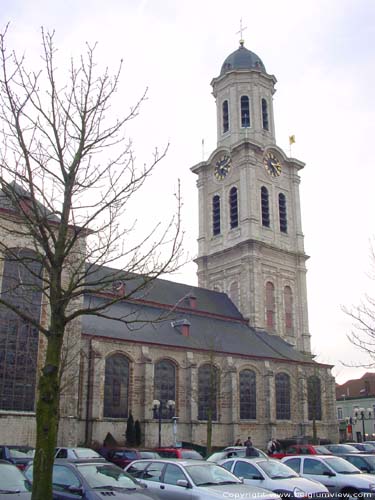 Sint-Laurentiuskerk LOKEREN / BELGI Zijaanzicht toren