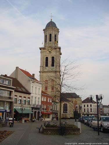 Sint-Laurentiuskerk LOKEREN / BELGI Vooraanzicht toren