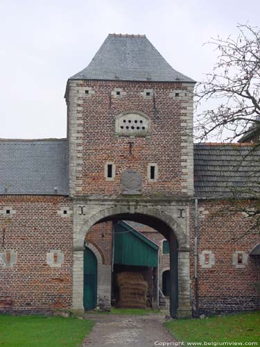 Grote boerderij JODOIGNE in GELDENAKEN / BELGI Detail poort