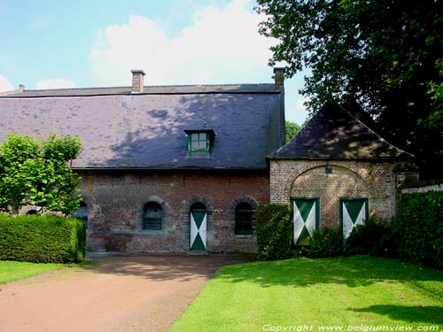 Kasteel van Anvaing ANVAING in FRASNES - LEZ - ANVAING / BELGI 