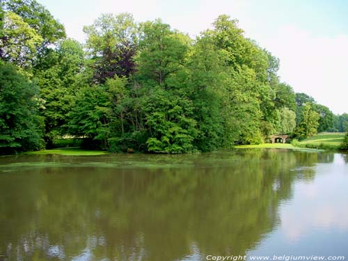 Kasteel van Anvaing ANVAING in FRASNES - LEZ - ANVAING / BELGI 