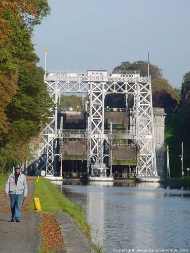 Hydraulische scheepslift 2 HOUDENG-GOEGNIES in LA LOUVIERE / BELGI 