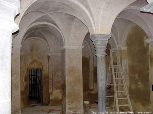 Saint-Ursmer LOBBES foto De crypte