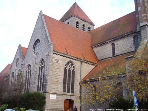 Sint-Brixiuskerk (Saint-Brice) TOURNAI in DOORNIK / BELGI 