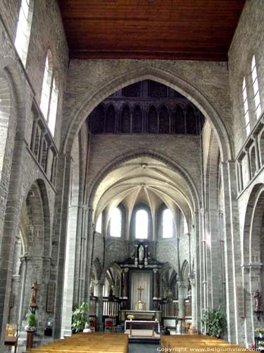 Sint-Kwinten TOURNAI / DOORNIK foto De spitsbogen van de scheibogen onder de viering zouden uit 1464 dateren