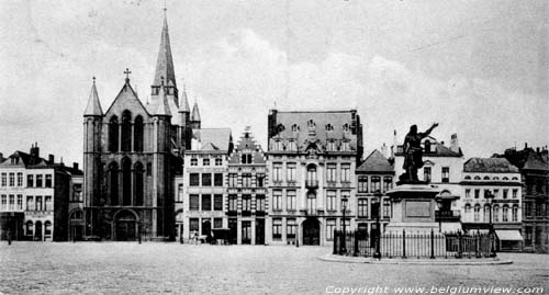 Sint-Kwinten TOURNAI in DOORNIK / BELGI Markt en kerk in 1920