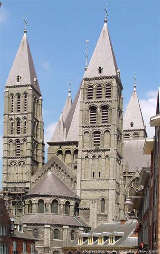 Onze-Lieve-Vrouwekathedraal TOURNAI in DOORNIK / BELGI 