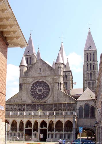 Onze-Lieve-Vrouwekathedraal TOURNAI in DOORNIK / BELGI 