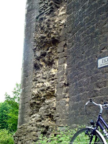 Pont des Trous TOURNAI in DOORNIK / BELGI Begin van de stadsomwalling