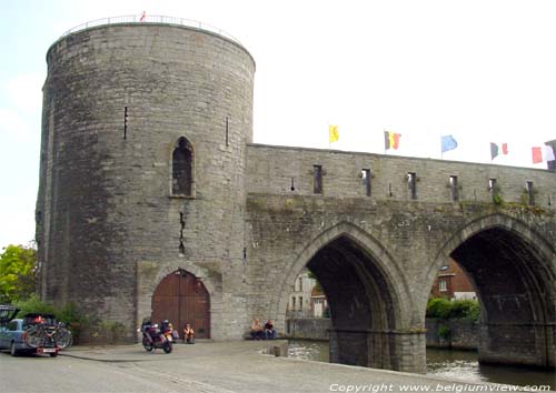 Pont des Trous TOURNAI in DOORNIK / BELGI Zicht van buiten de stad