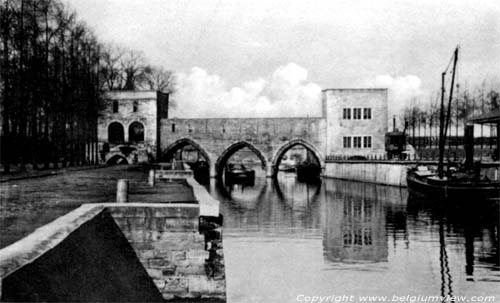 Pont des Trous TOURNAI / DOORNIK foto Brug in 1912