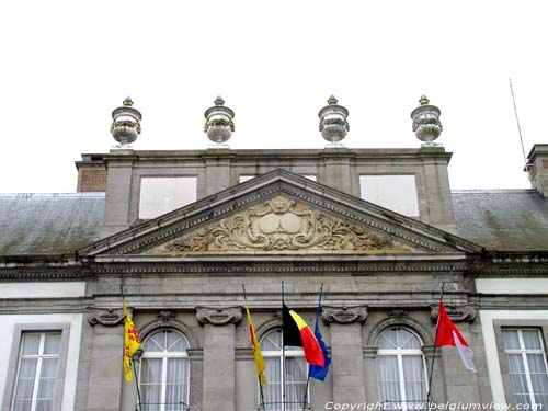 Voormalige Sint-Maartenabdij - huidige stadhuis TOURNAI in DOORNIK / BELGI 