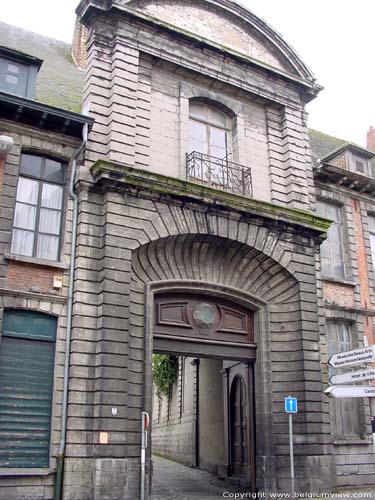 Voormalige Sint-Maartenabdij - huidige stadhuis TOURNAI in DOORNIK / BELGI 