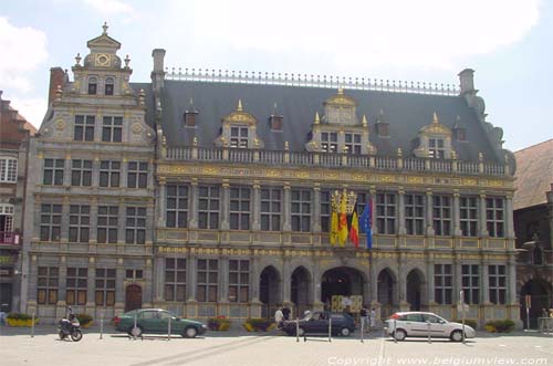Clothmakers' hall TOURNAI picture From town square